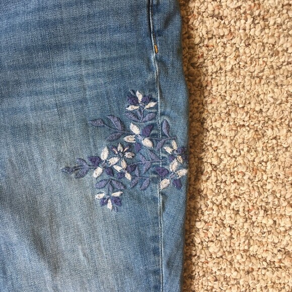 Talbots Flawless Girlfriend Jeans Size 16 16W Embroidered Cropped Denim Capris - Picture 2 of 12